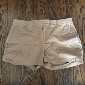 Vineyard Vines women’s  Tan Shorts size 10